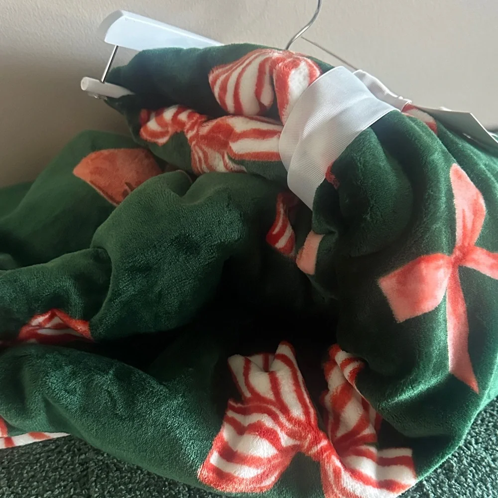 Enchante Hokiday Christmas Throw Green Red Bows Soft Plush NEW!